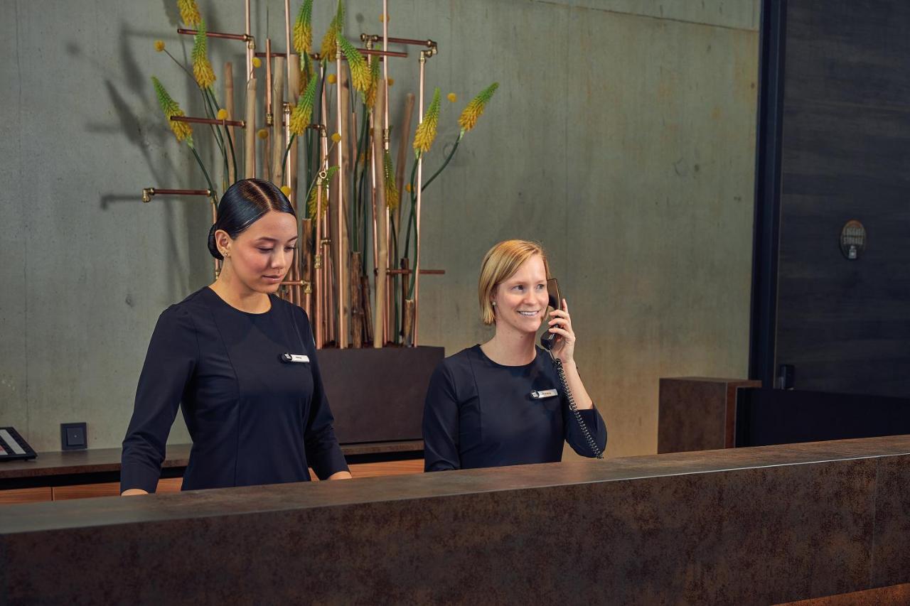 Inntel Hotels Amsterdam Landmark Екстериор снимка Reception desk